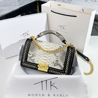 Белая узор змея