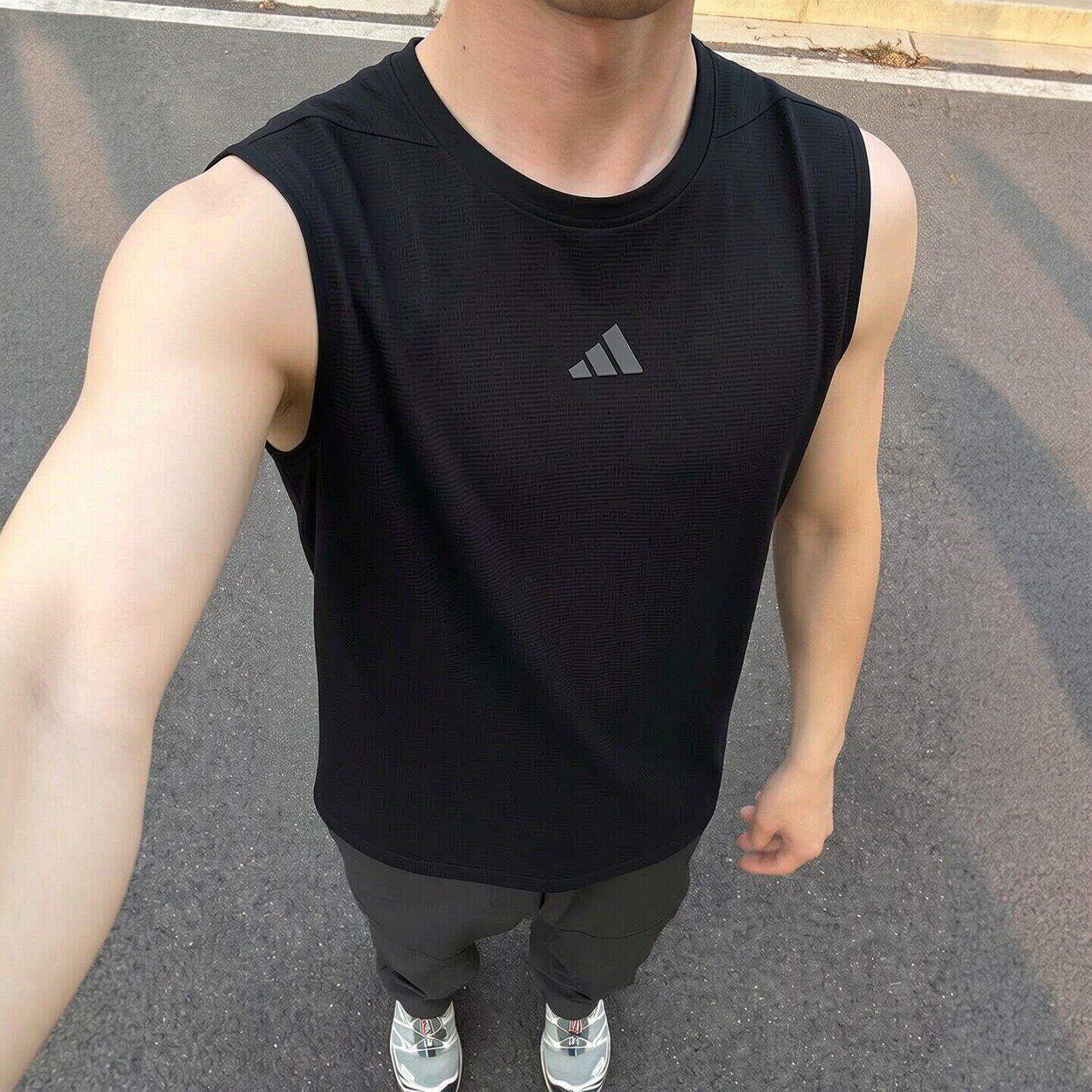 阿迪达斯无袖运动背心夏季正品男士冰丝速干透气健身跑步坎肩上衣