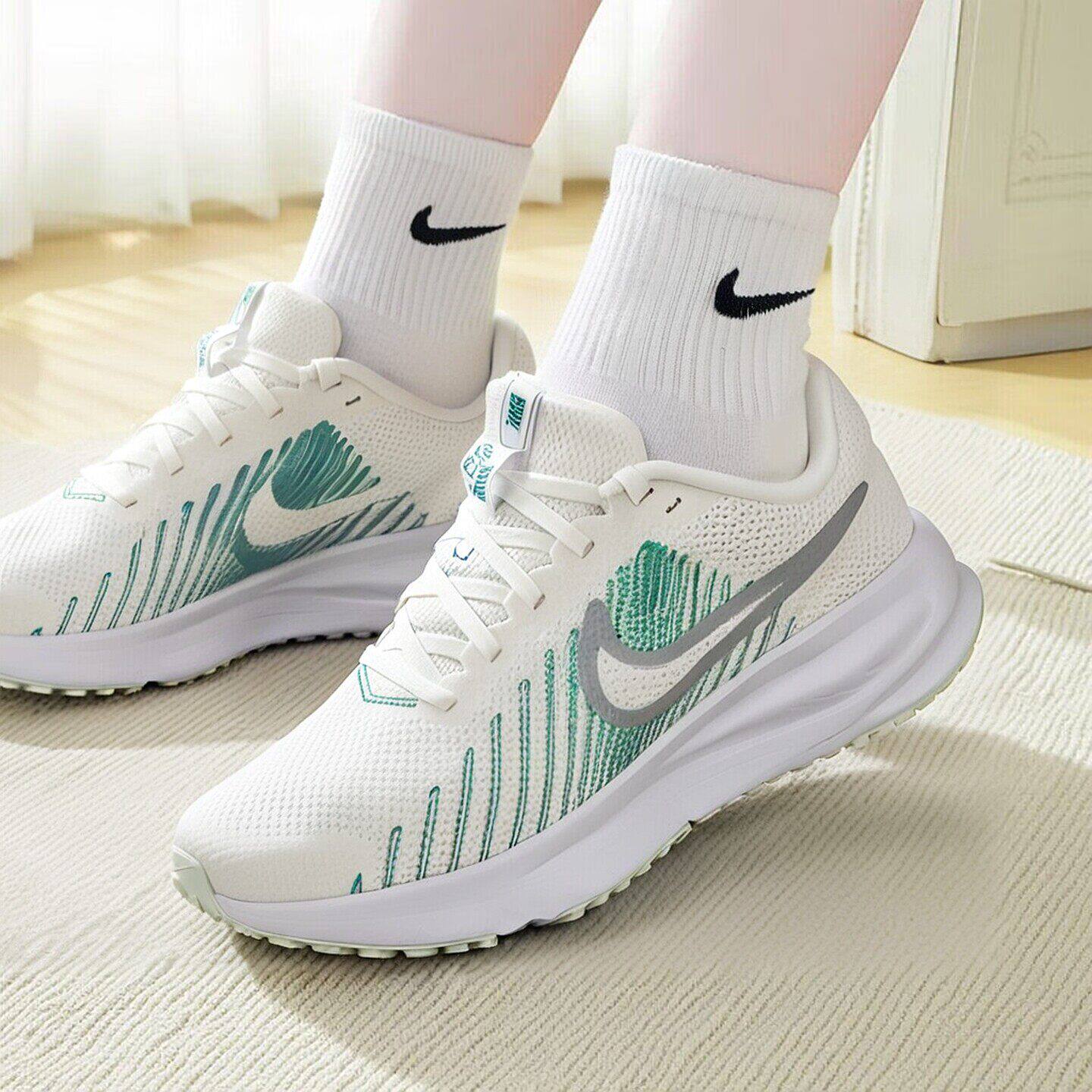 Nike耐克鞋子夏季新款跑
