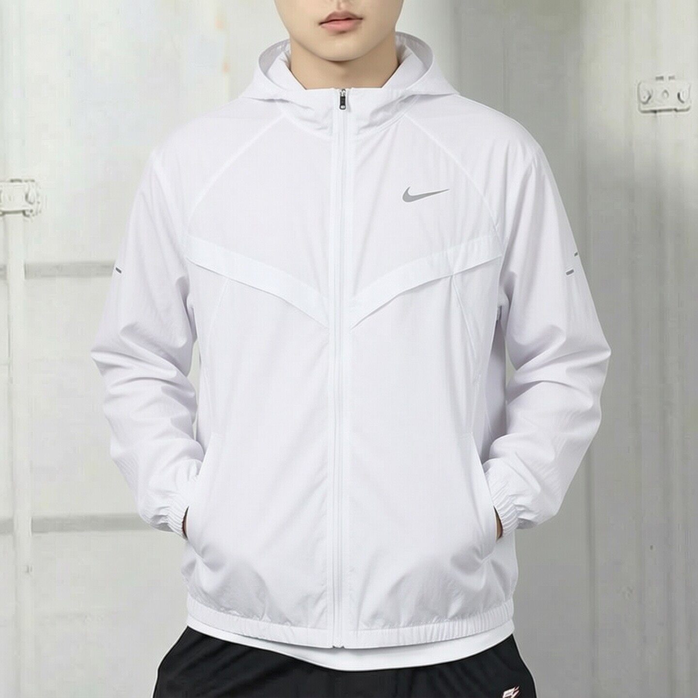 Nike耐克新款男子防晒夹克薄款防水运动服跑步训练外套连帽款上衣