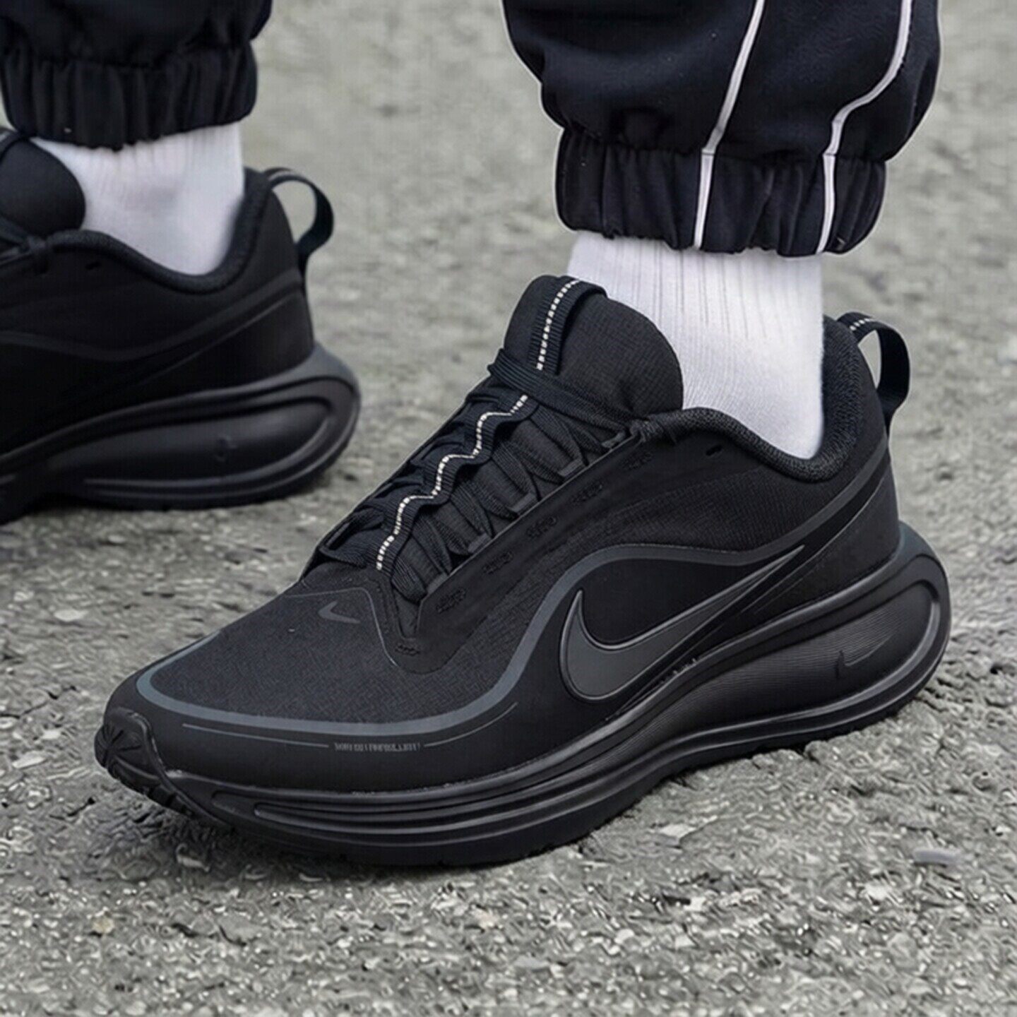Nike耐克冬季新款黑武士跑步鞋纯色复古男鞋轻便运动鞋防水休闲鞋