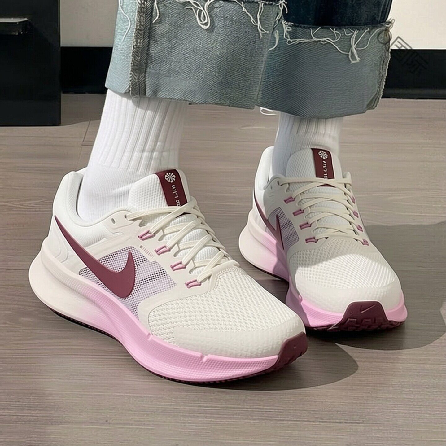 Nike耐克鞋子潮流红色标跑步鞋新款轻便运动鞋女子透气网鞋休闲鞋