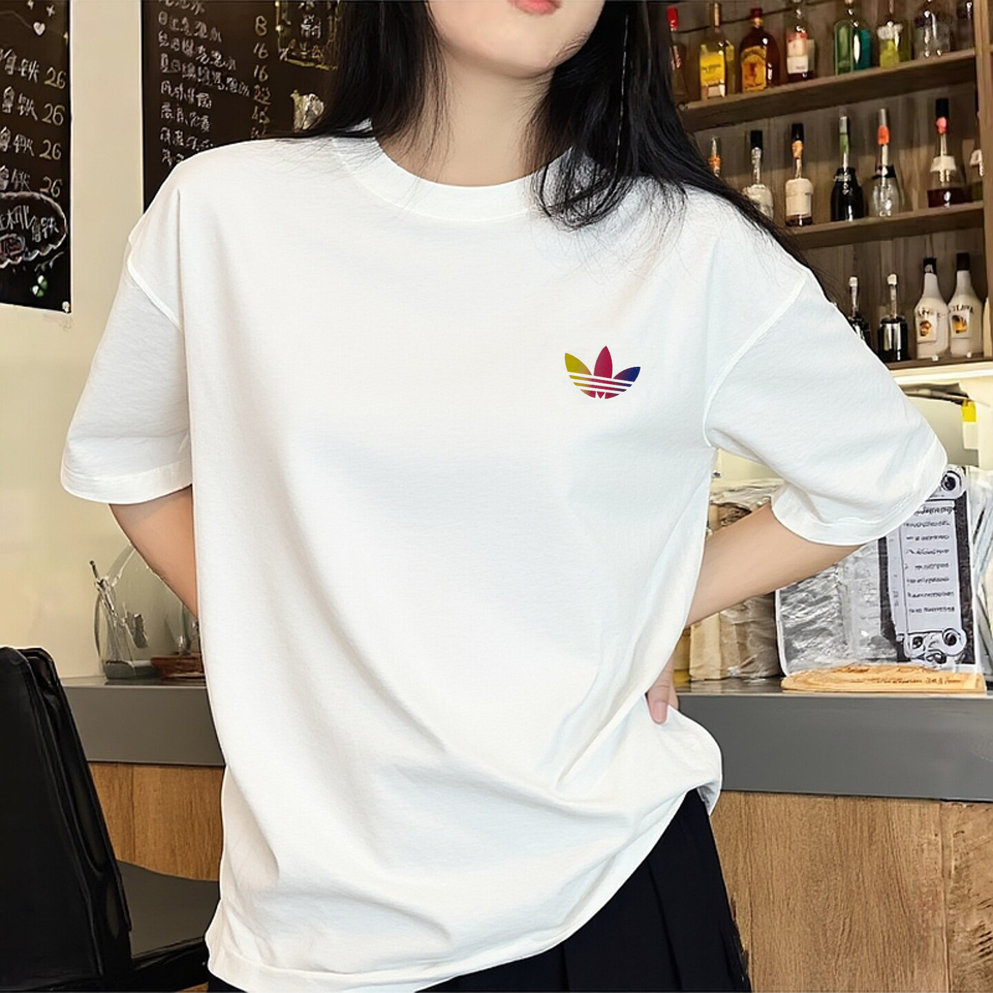 阿迪达斯三叶草白色T恤女