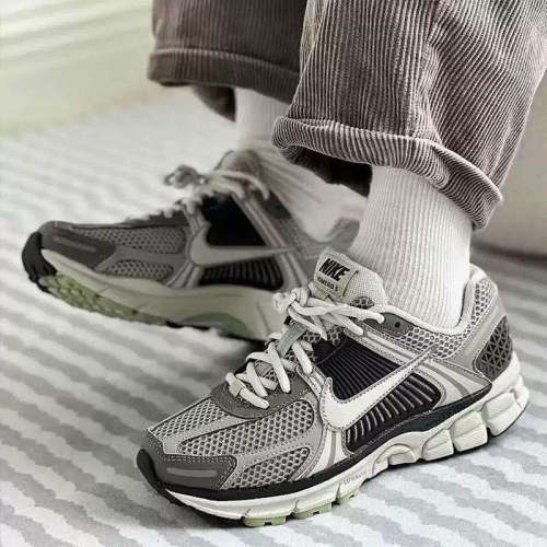 NIKE耐克跑步鞋女鞋ZOOM