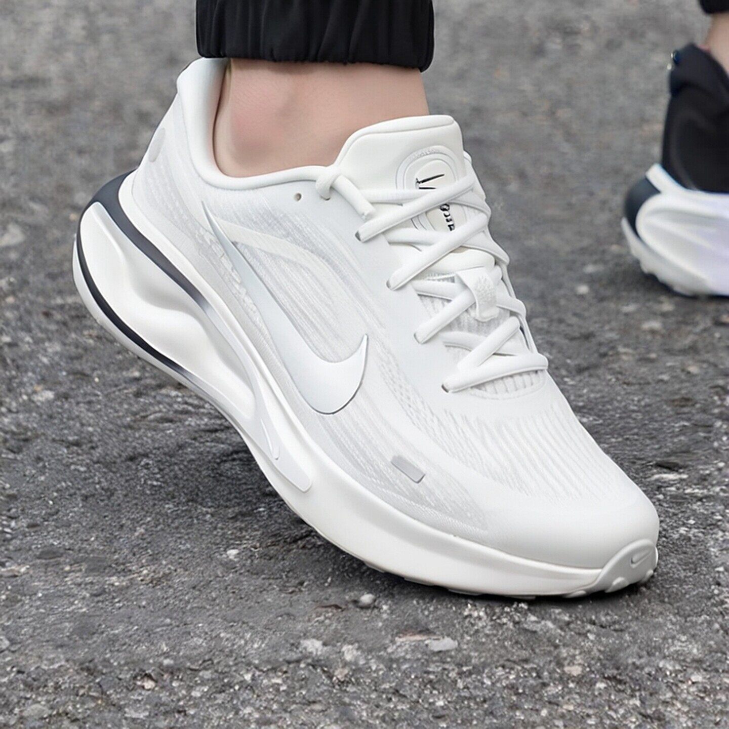 白色跑步鞋Nike耐克男鞋2