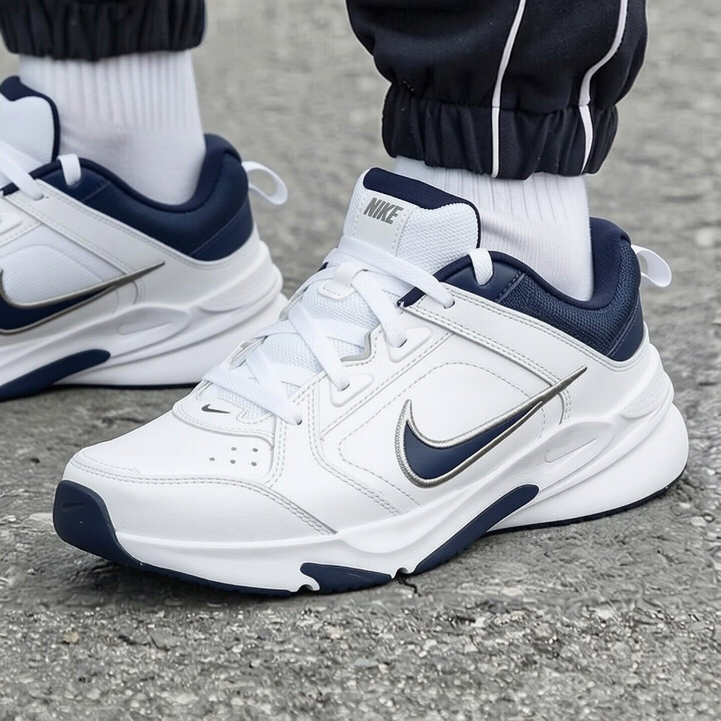 NIKE DEFYALLDAY老爹鞋耐克男鞋白色休闲运动鞋轻便减震跑步鞋潮