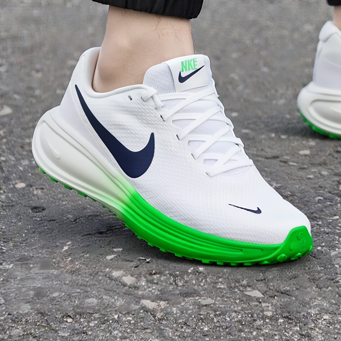 NIKE耐克男鞋跑步鞋秋夏季新款REVOLUTION 8网面透气休闲运动鞋子