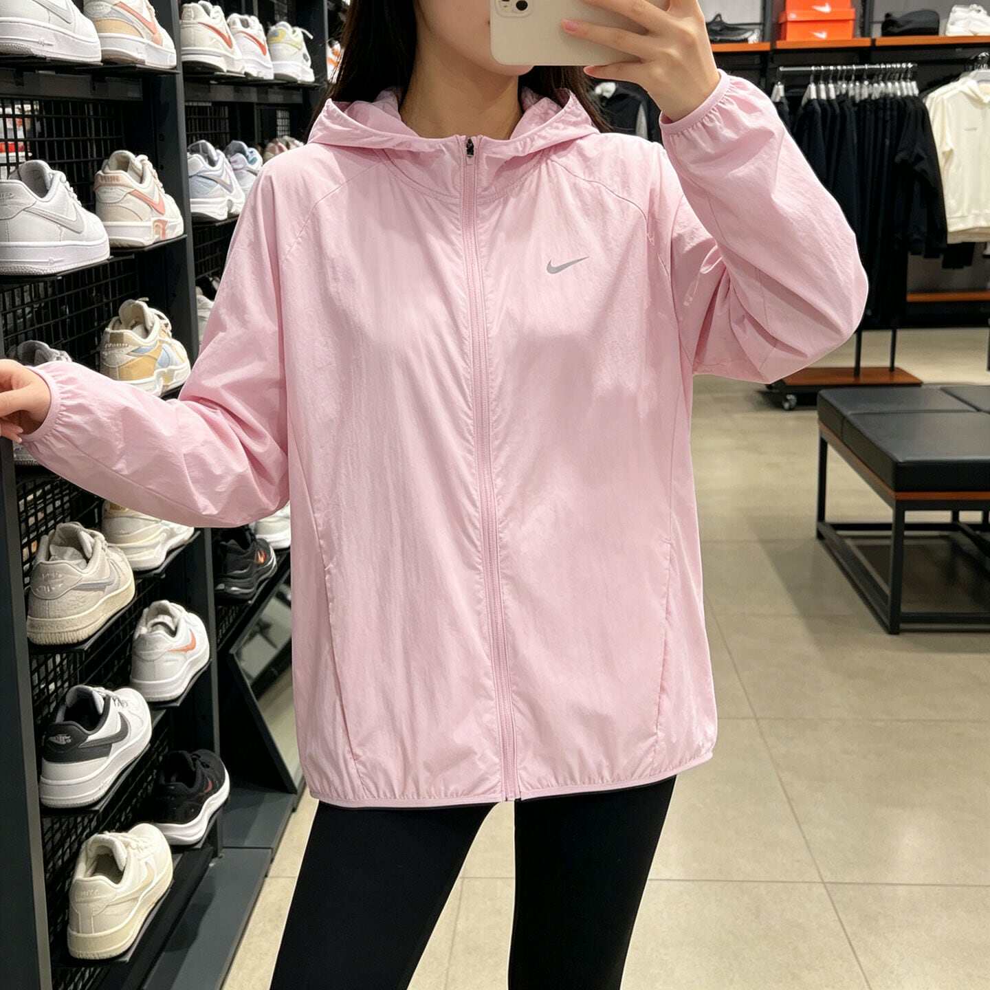 Nike耐克2026年新款防晒衣女子粉色夹克薄款连帽外套透气运动上衣