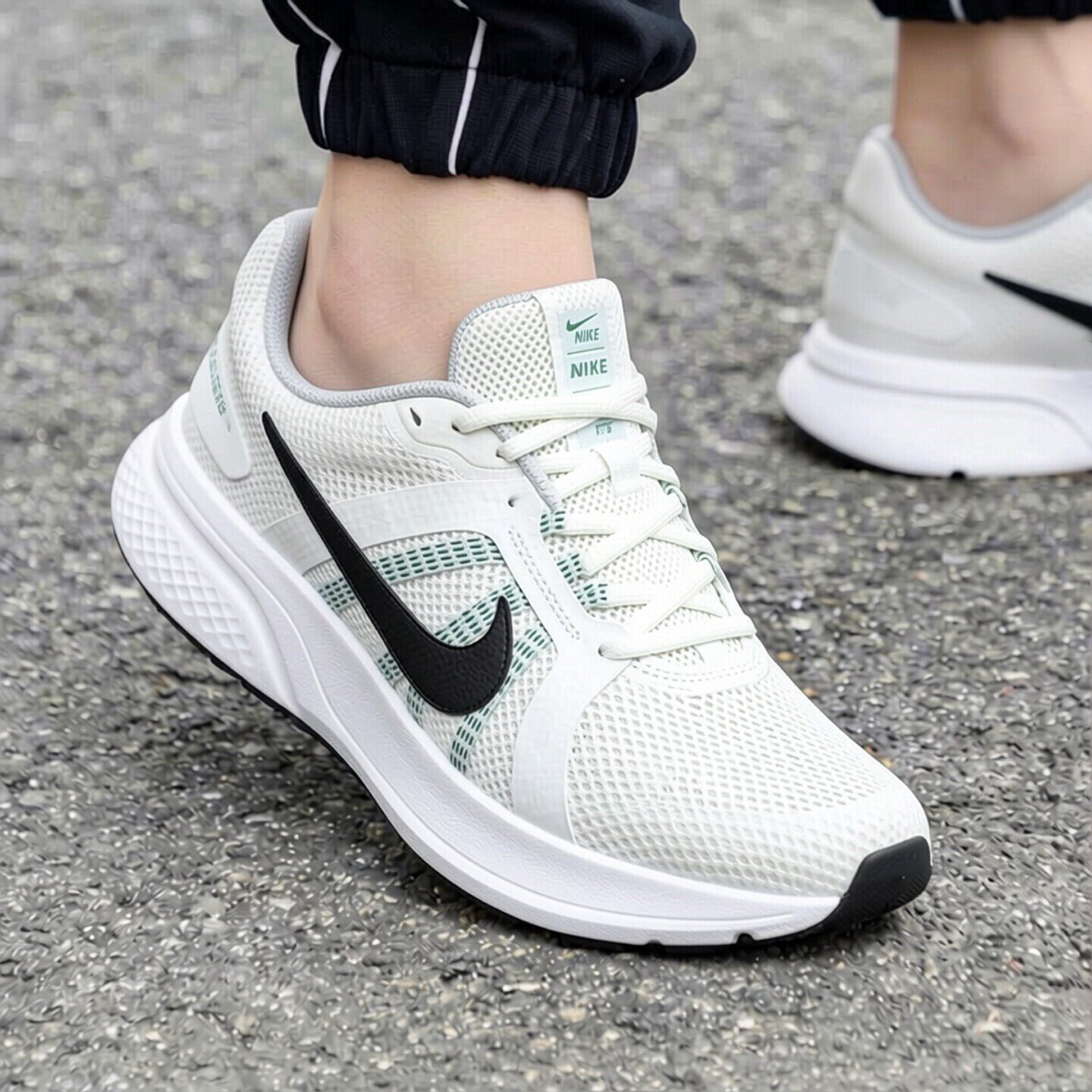 Nike耐克鞋子2026年新款跑步鞋白色运动鞋透气网面男鞋轻便休闲鞋