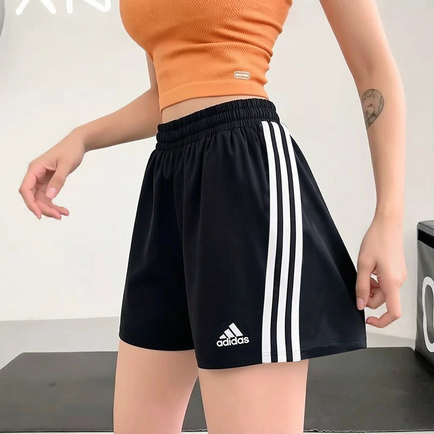 阿迪达斯速干短裤女夏季正品透气复古薄款三条纹瑜伽梭织三分裤