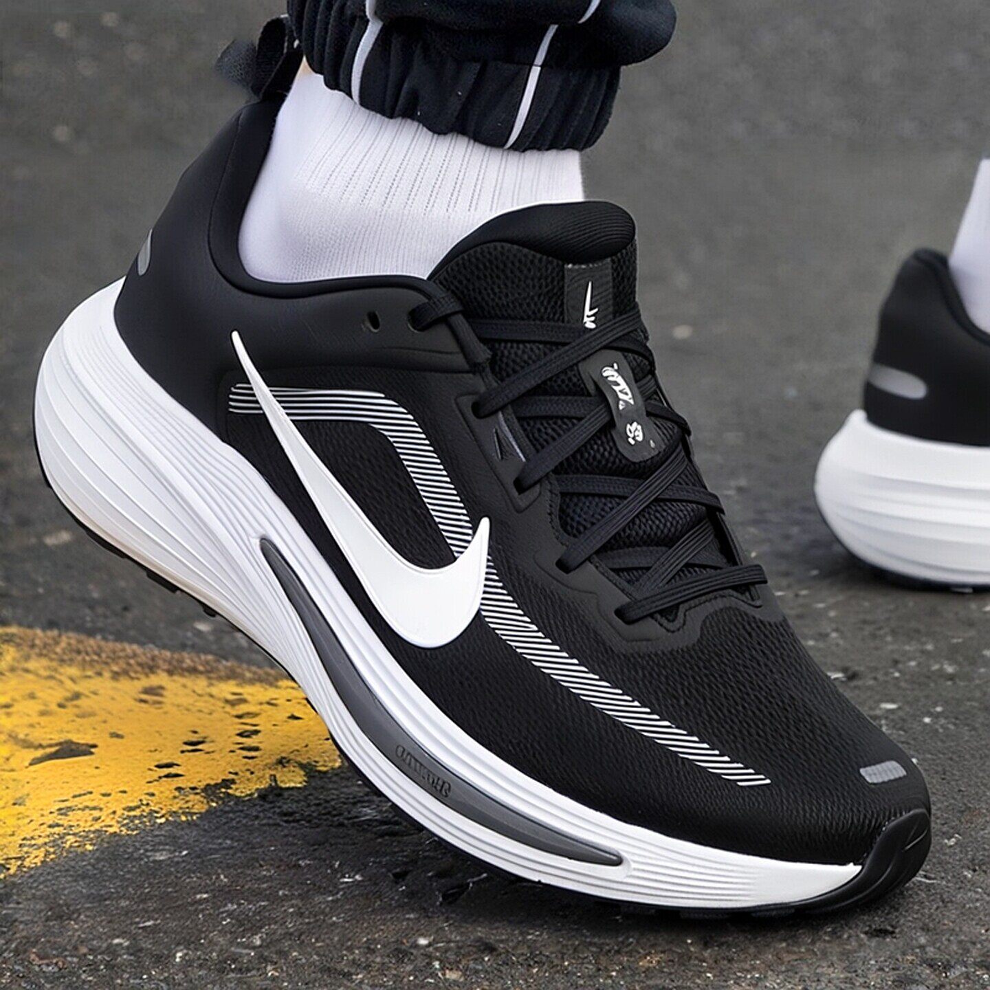 NIKE耐克男鞋新款轻便慢跑运动鞋厚底缓震耐磨透气时尚跑步鞋子男