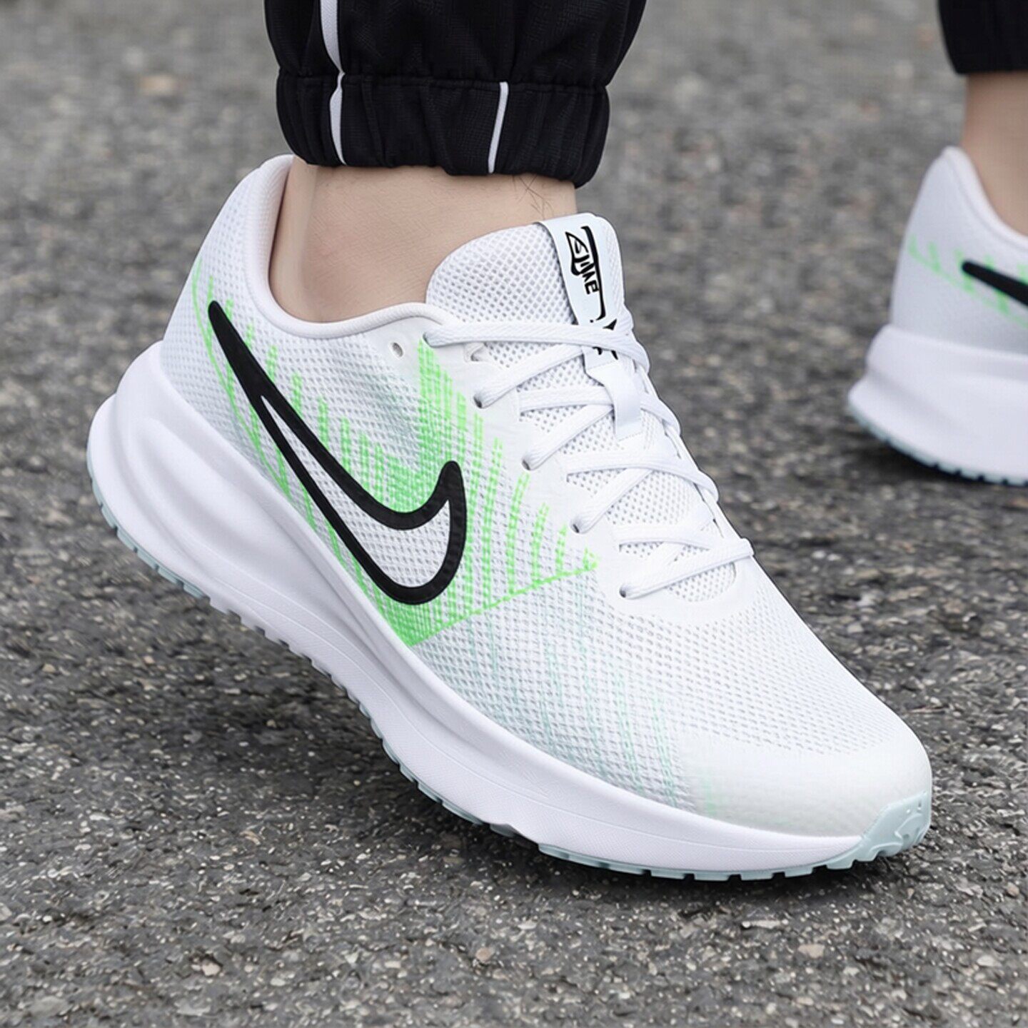 NIKE耐克正品男鞋26春季正品透气休闲运动鞋训练减震跑步鞋HM9594