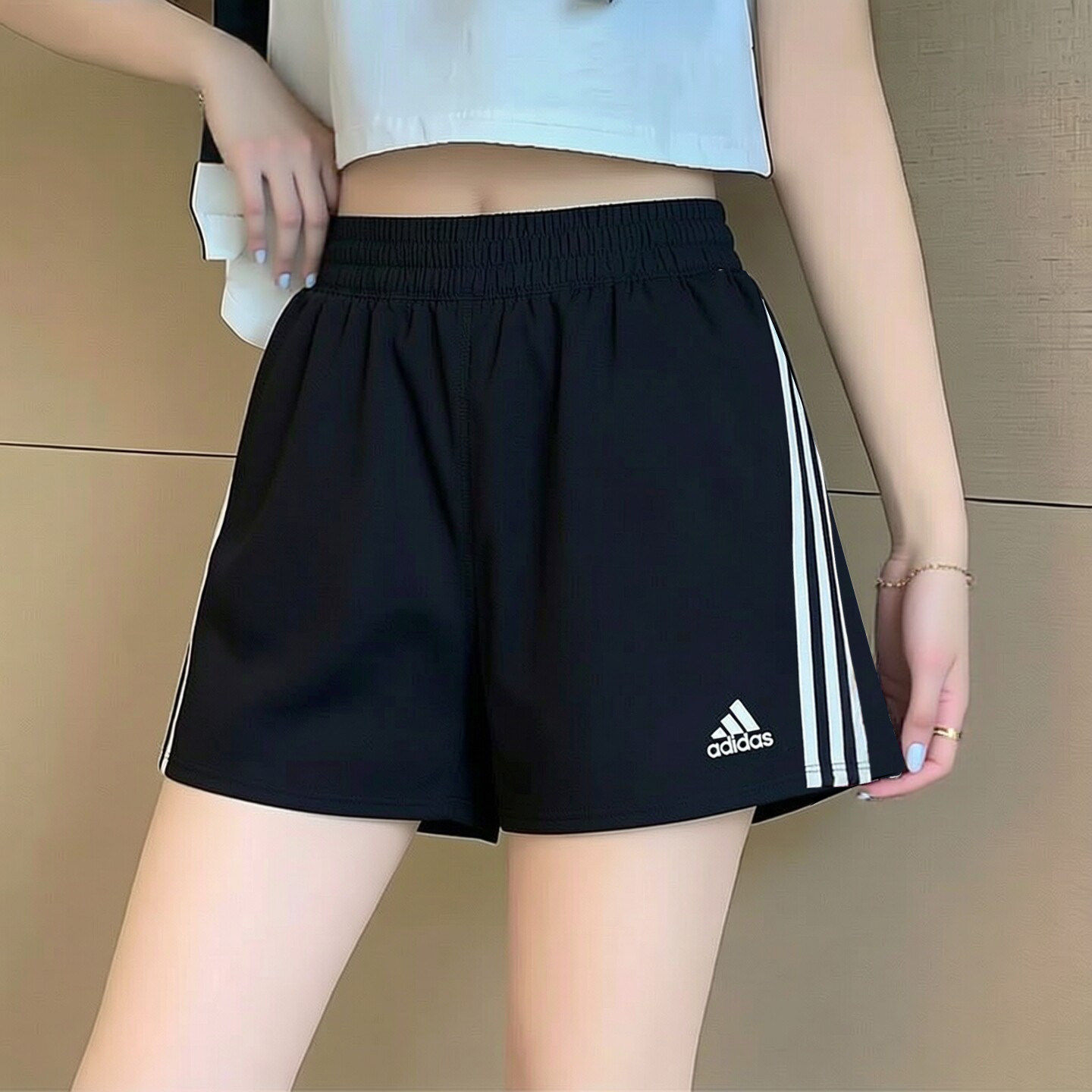 adidas阿迪达斯短裤女夏季正品速干运动裤透气薄款瑜伽梭织三分裤