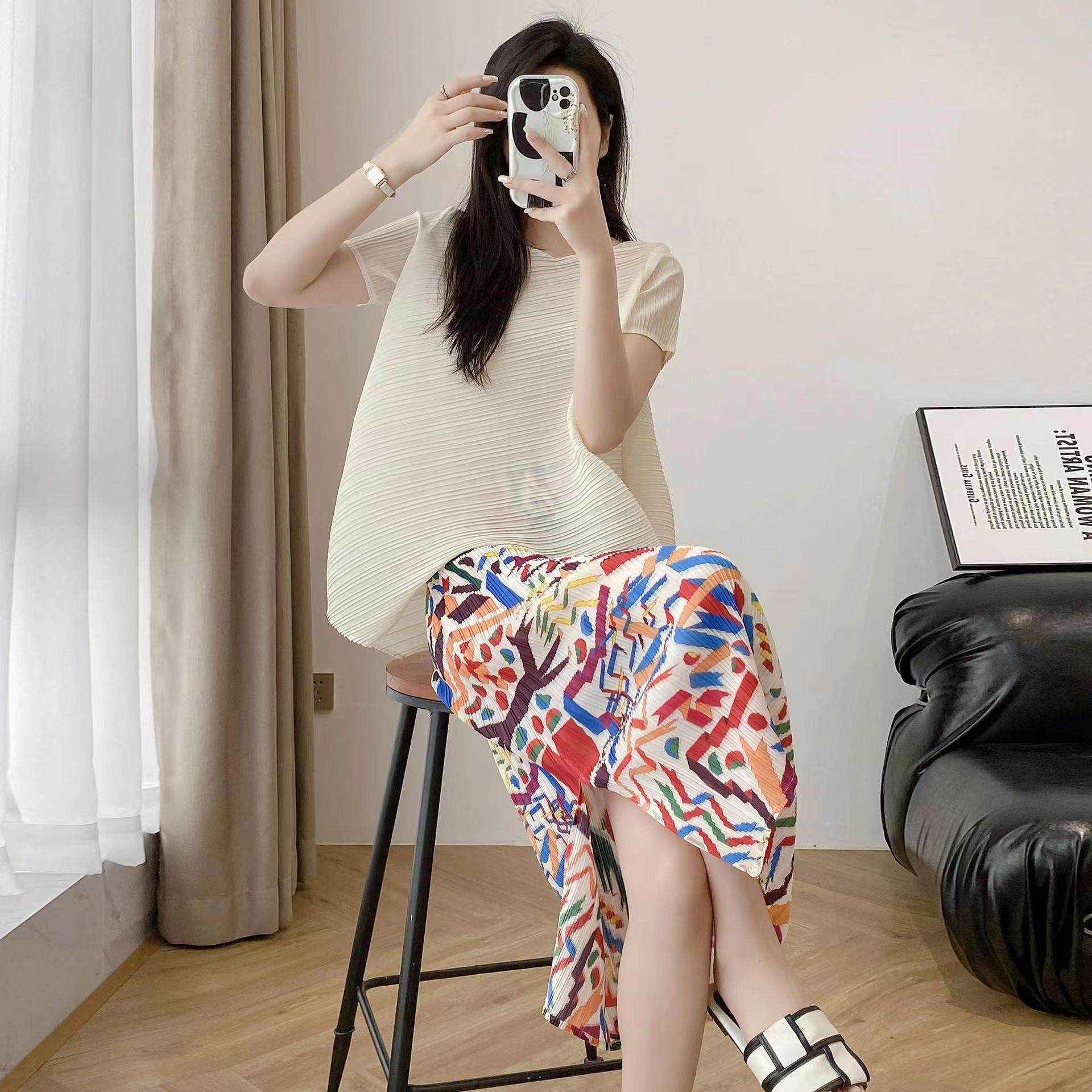 褶皱半身裙女夏季薄款显瘦松紧腰包臀印花百搭设计感开叉裙百褶裙