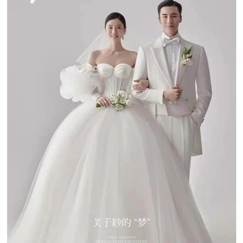 影楼新款主题婚纱摄影拍照高级感韩式轻奢泡泡袖拖尾结婚白纱礼服