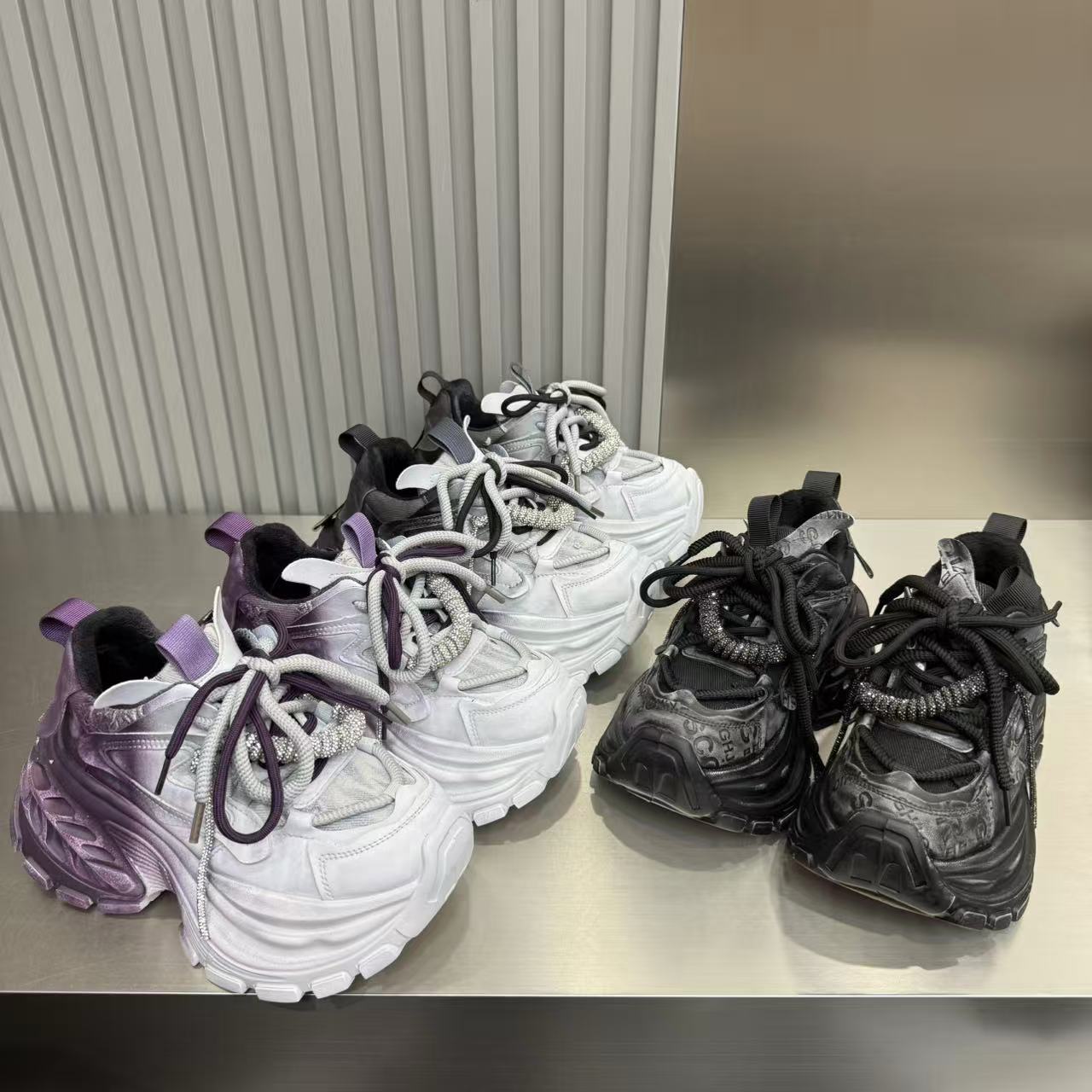 2025冬水钻绑带厚底老爹鞋女加绒保暖松糕增高百搭休闲鞋牛仔洞洞