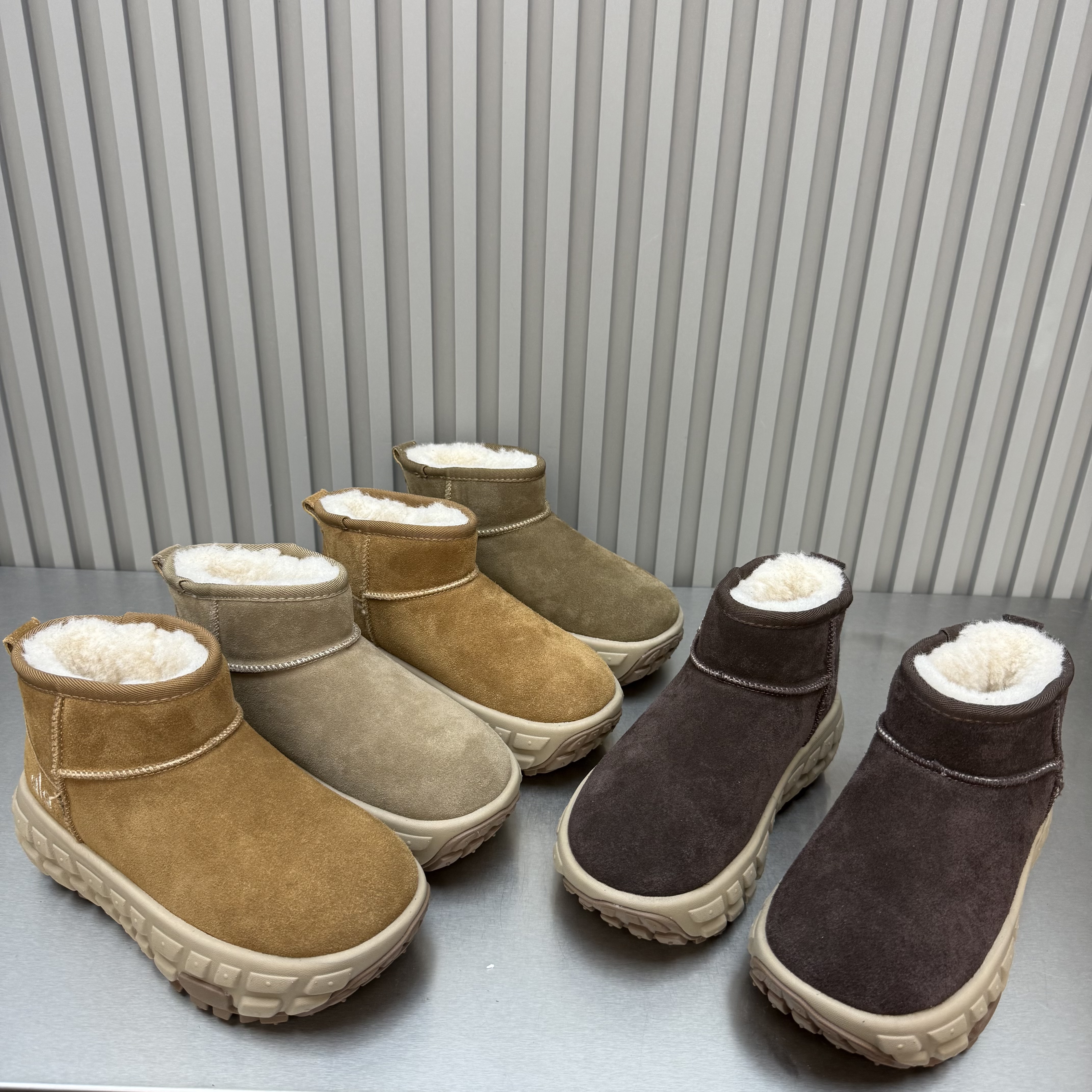 2025冬加绒轮胎厚底轻便雪地靴女休闲懒人一脚蹬东北保暖棉鞋短靴