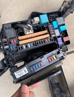 适用于汉兰达室外机舱保险丝盒喇叭继电器大灯光电脑板模块总成拆