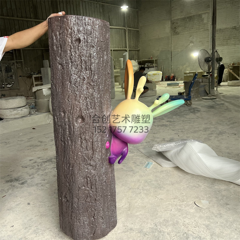 大型木桩小鹿卡通渐变雕塑