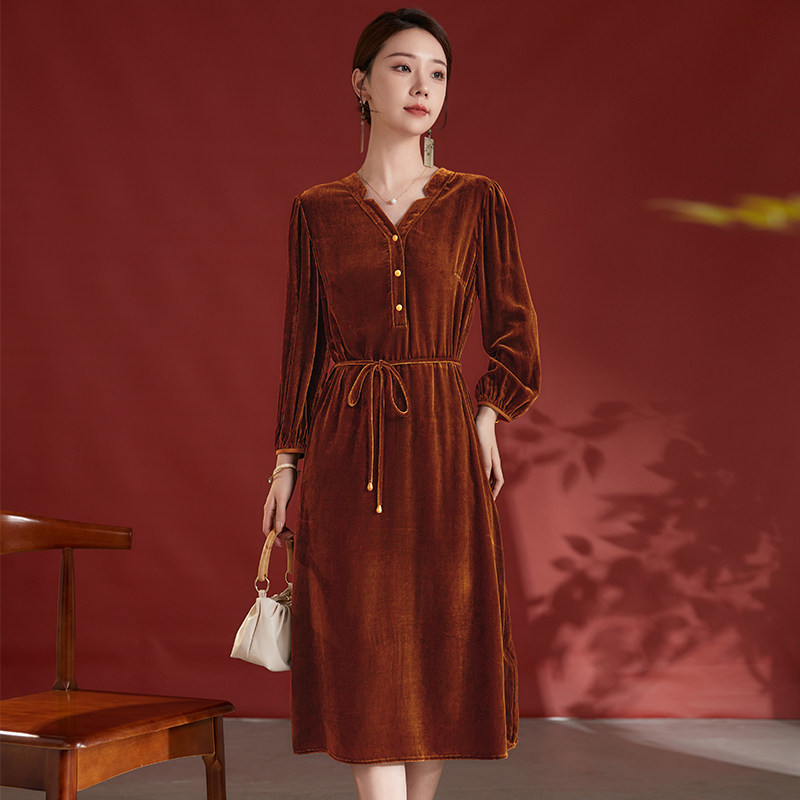 口袋设计中长裙显瘦2026春秋新款时尚V领桑蚕丝裙子年轻妈妈女装