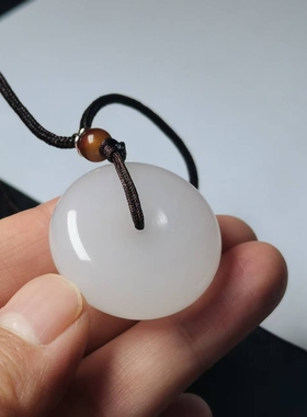 2025新款饰品和田玉石平安扣男女新款吊坠挂绳情侣款一对平安扣