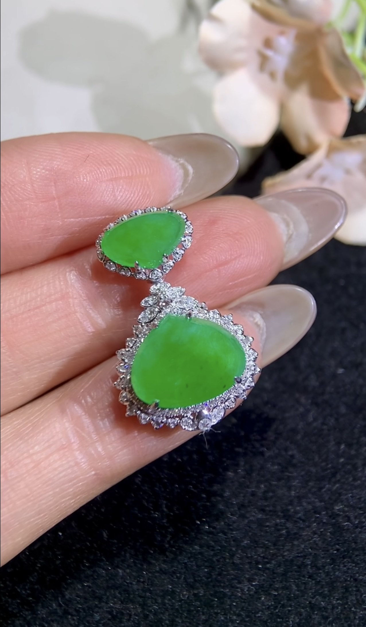 天然A货翡翠冰种阳绿吊坠水滴18k金镶嵌冰透水润带证书