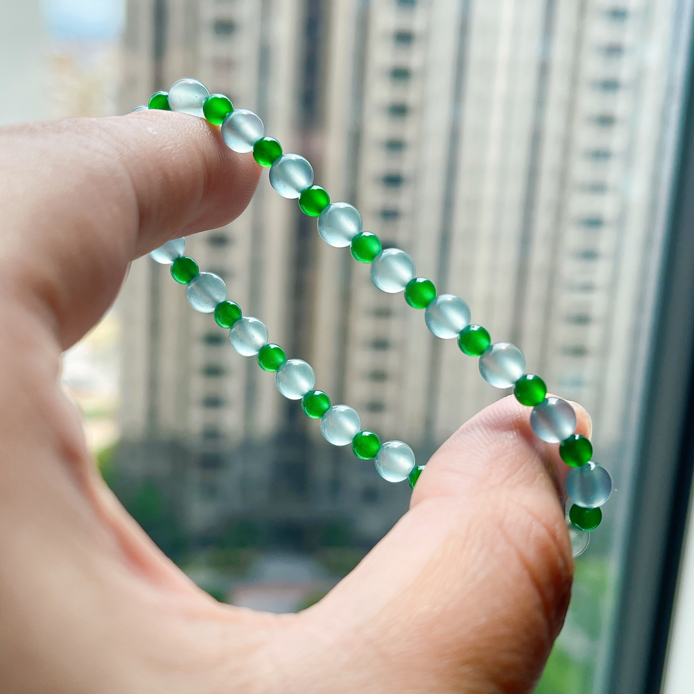 天然冰种辣阳绿色白月光翡翠小米珠子手链串钏女款可叠戴18k黄金