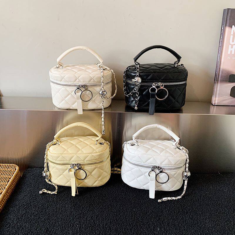 大红色高级感迷你斜挎包包女2026新款菱格伴娘包洋气结婚新娘包