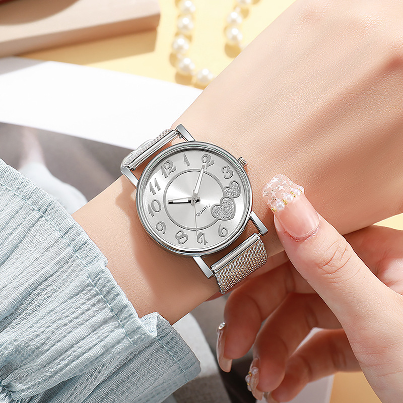 跨境热卖爆款假网带石英手表 女休闲时尚爱心形男女通用简约手表