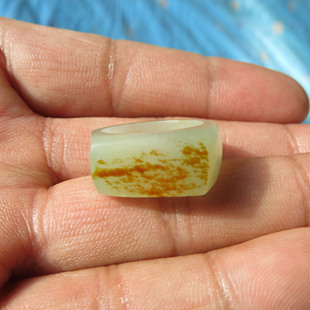 正宗新疆和田玉籽料玉龙喀什河洒红皮高密度青白玉戒指扳指指环件