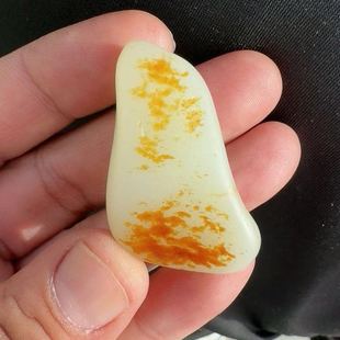 新疆和田玉籽料洒红皮高脂粉白玉原石玩料挂件玉籽真皮佩戴真籽