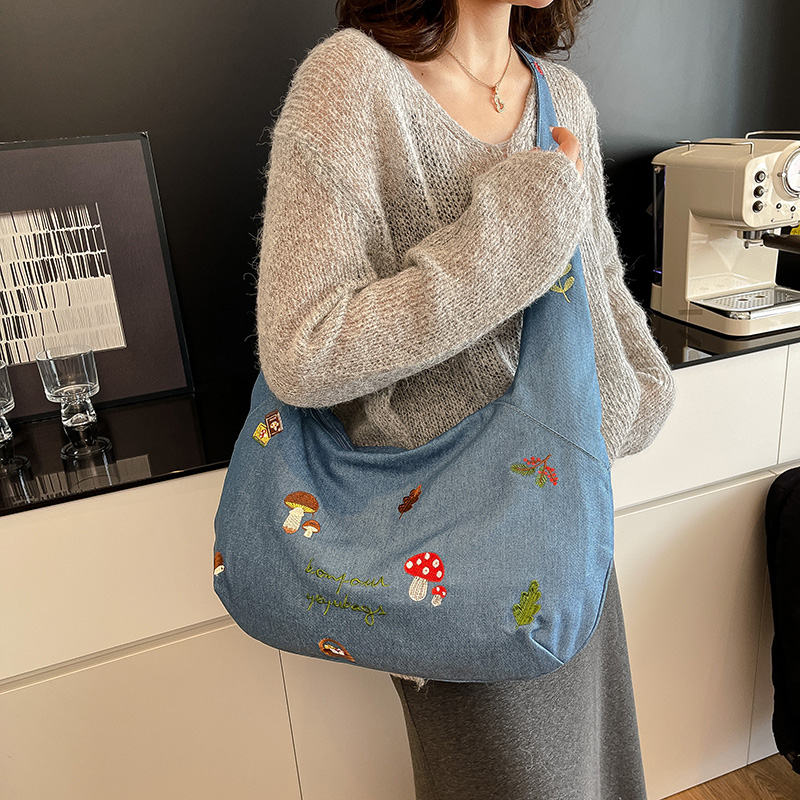 新款牛仔斜挎包包女百搭日系刺绣单肩托特包气质简约大容量帆布包