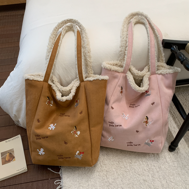 秋冬复古刺绣可爱腊肠狗羊羔毛水桶包毛绒绒双面大容量单肩托特包