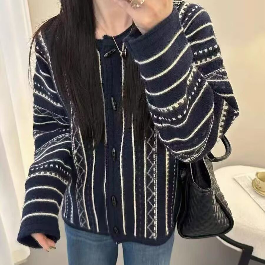 圆领条纹针织开衫女秋冬新宽松显瘦百搭休闲内搭毛衣打底焕0.59