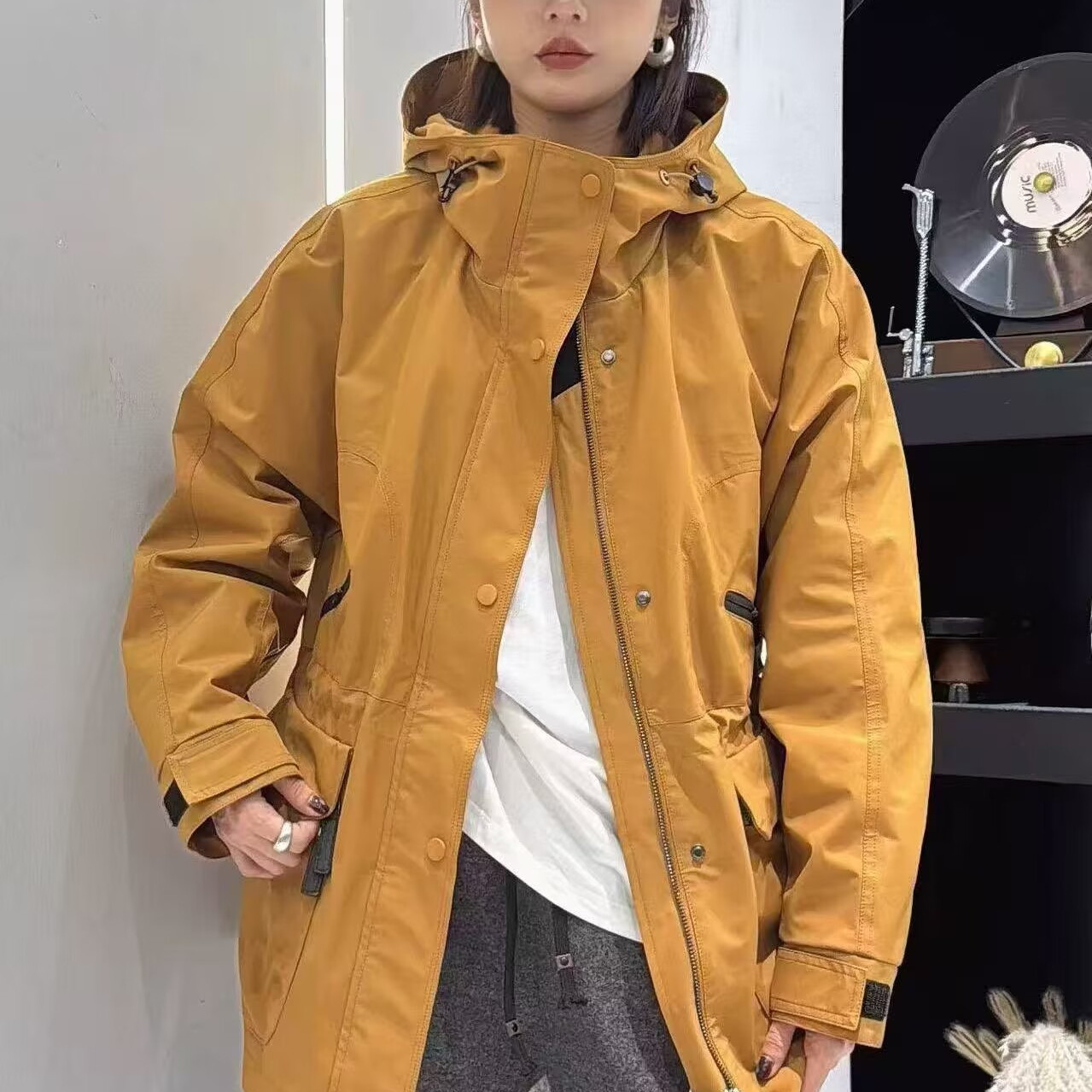 连帽羽绒服冲锋衣抽绳收腰