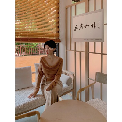 荡领长袖针织衫修身打底针织上衣