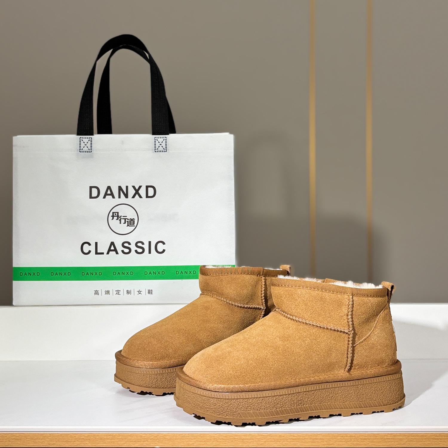 丹行道皮毛一体厚底短筒雪地靴