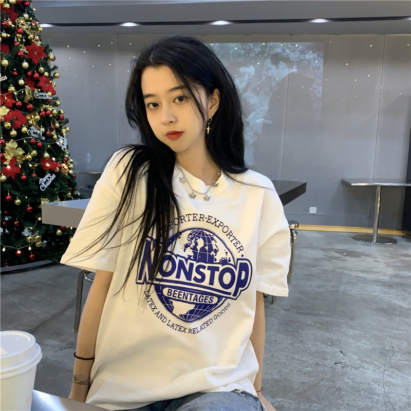 Real shot of new relaxed student's versatile short sleeve T-shirt