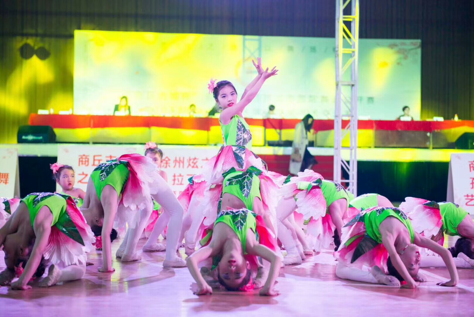 小荷风采表演服女童茉莉花开荷花花瓣裙节目演出服装儿童舞蹈服饰