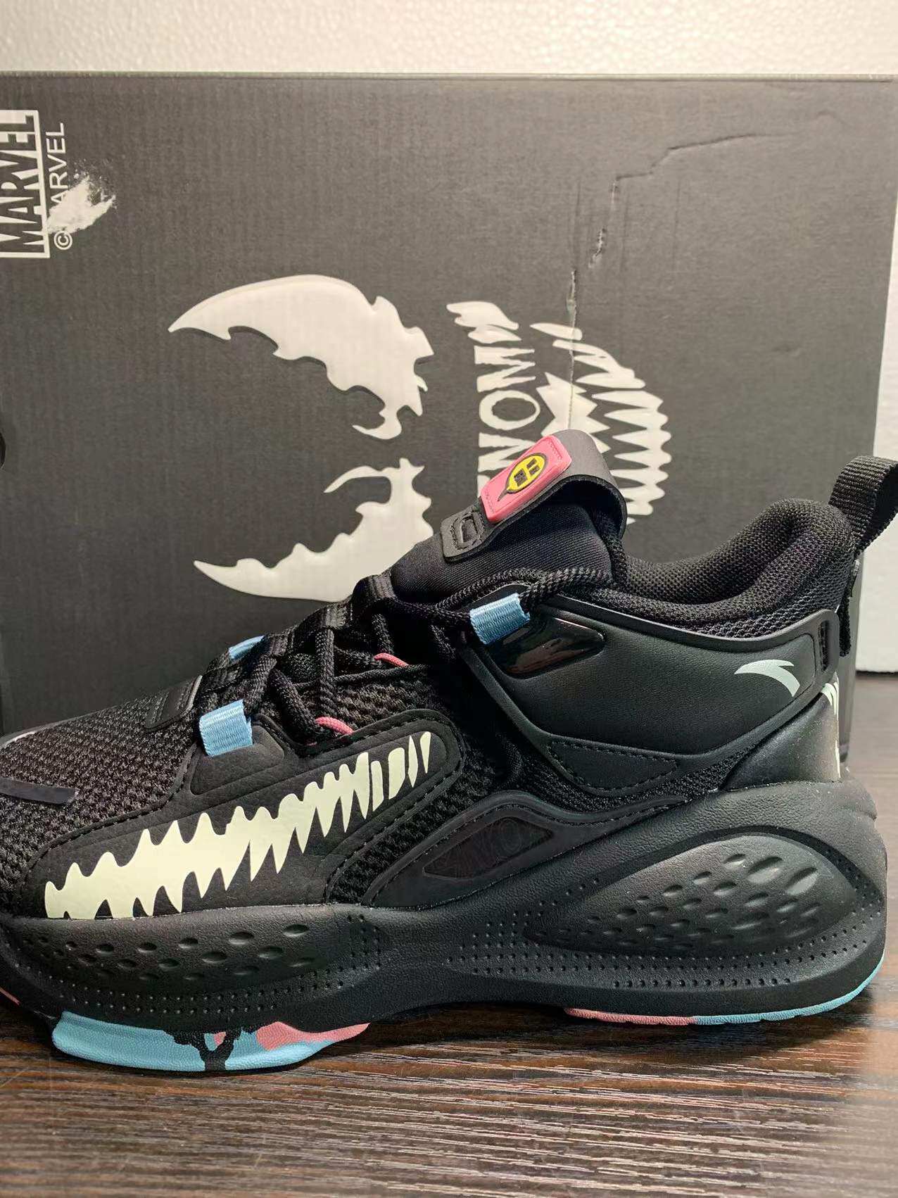 安踏漫威毒液联名款霸道女板鞋男鞋2021情侣鞋运动鞋男112048080s