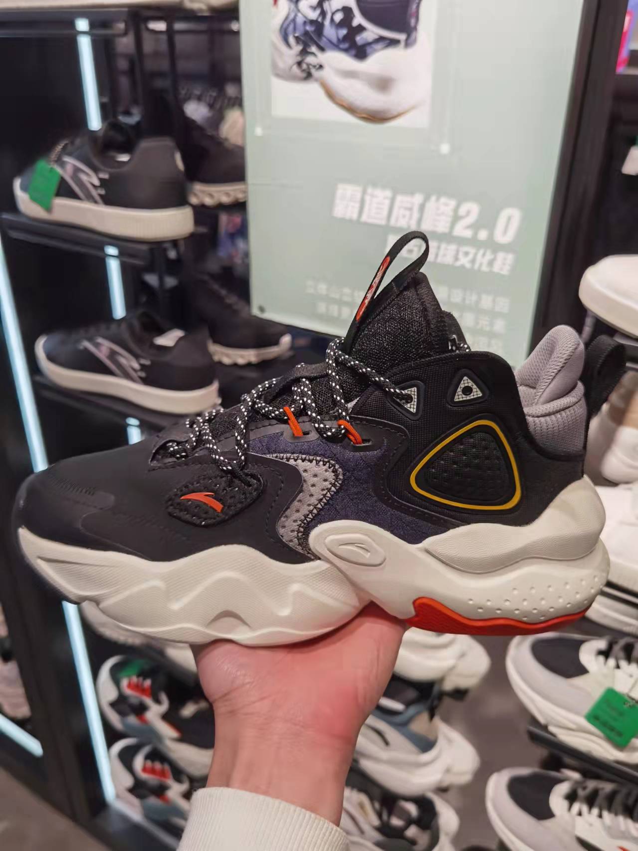 安踏休闲王一博同款2021冬新款虫洞科技霸道威锋运动鞋112148080