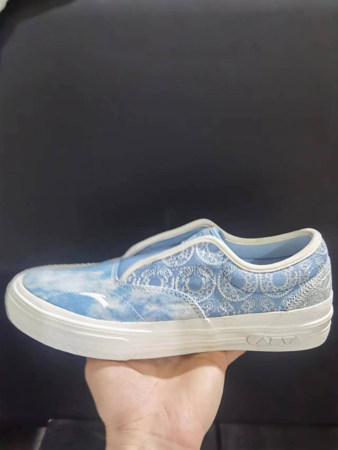 安踏休闲情侣不系带简洁时尚