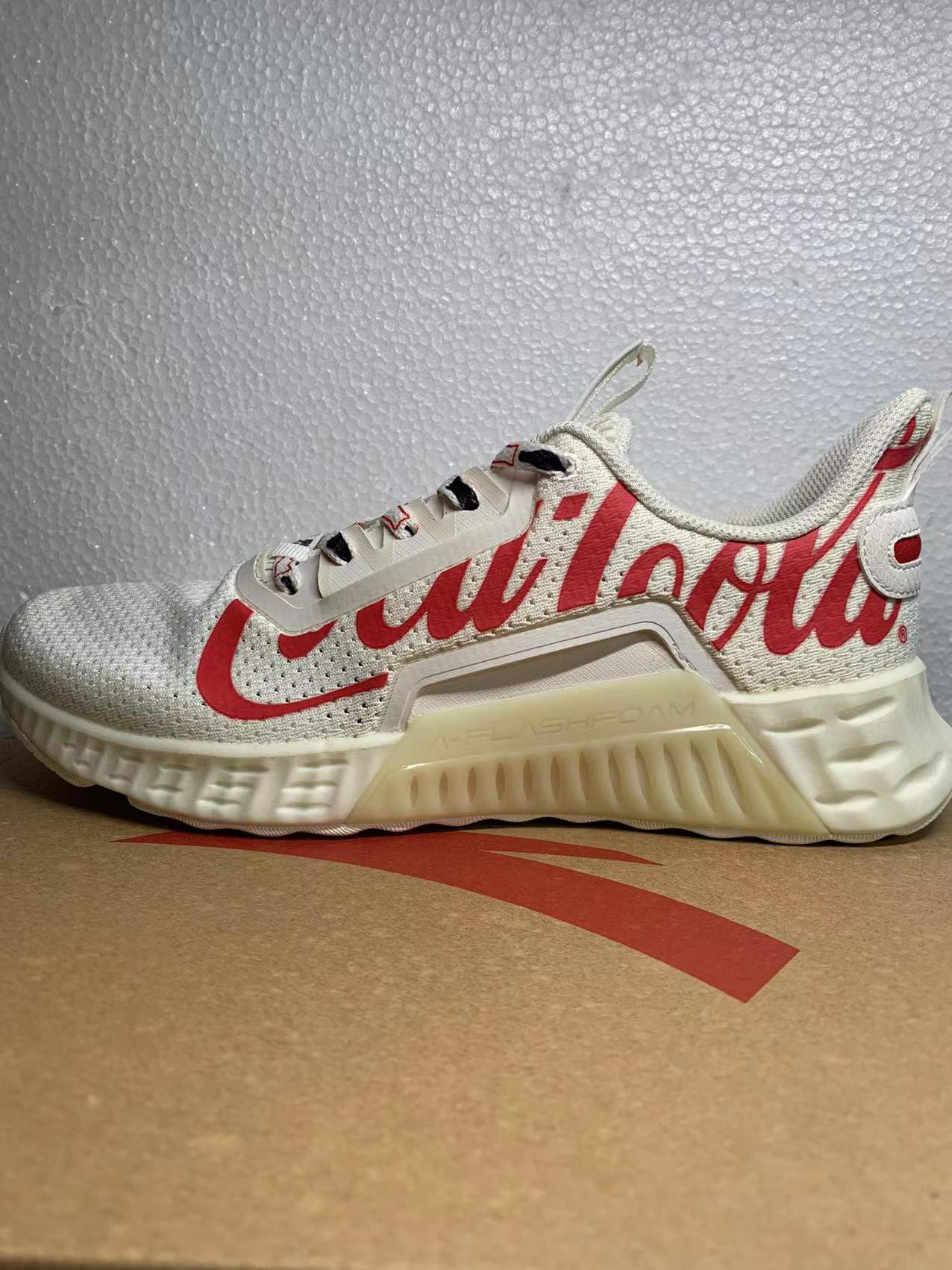 可口可乐联名跑鞋超轻透气