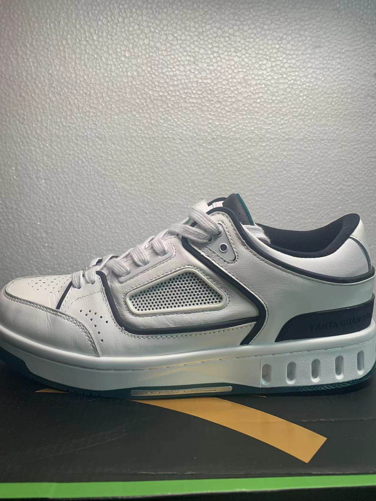 安踏休闲时尚板鞋112338011氮科技运动休闲鞋112218011A