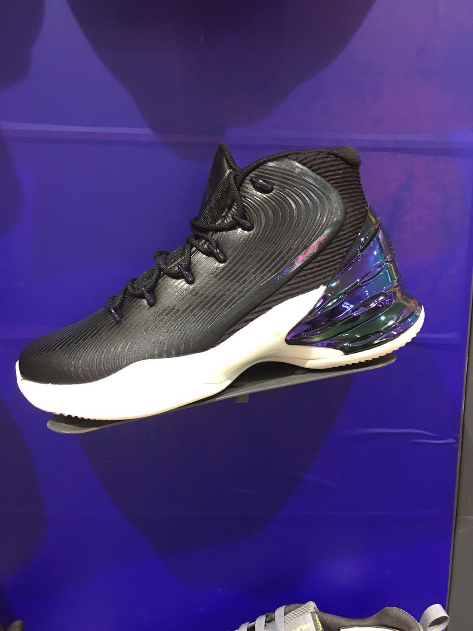 安踏要疯篮球鞋11841606新款汤普森kt4耐磨防滑篮球战靴11841301