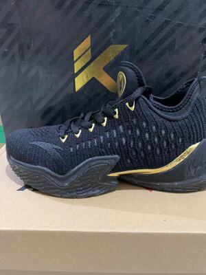 安踏男KT3战靴钢铁侠联名