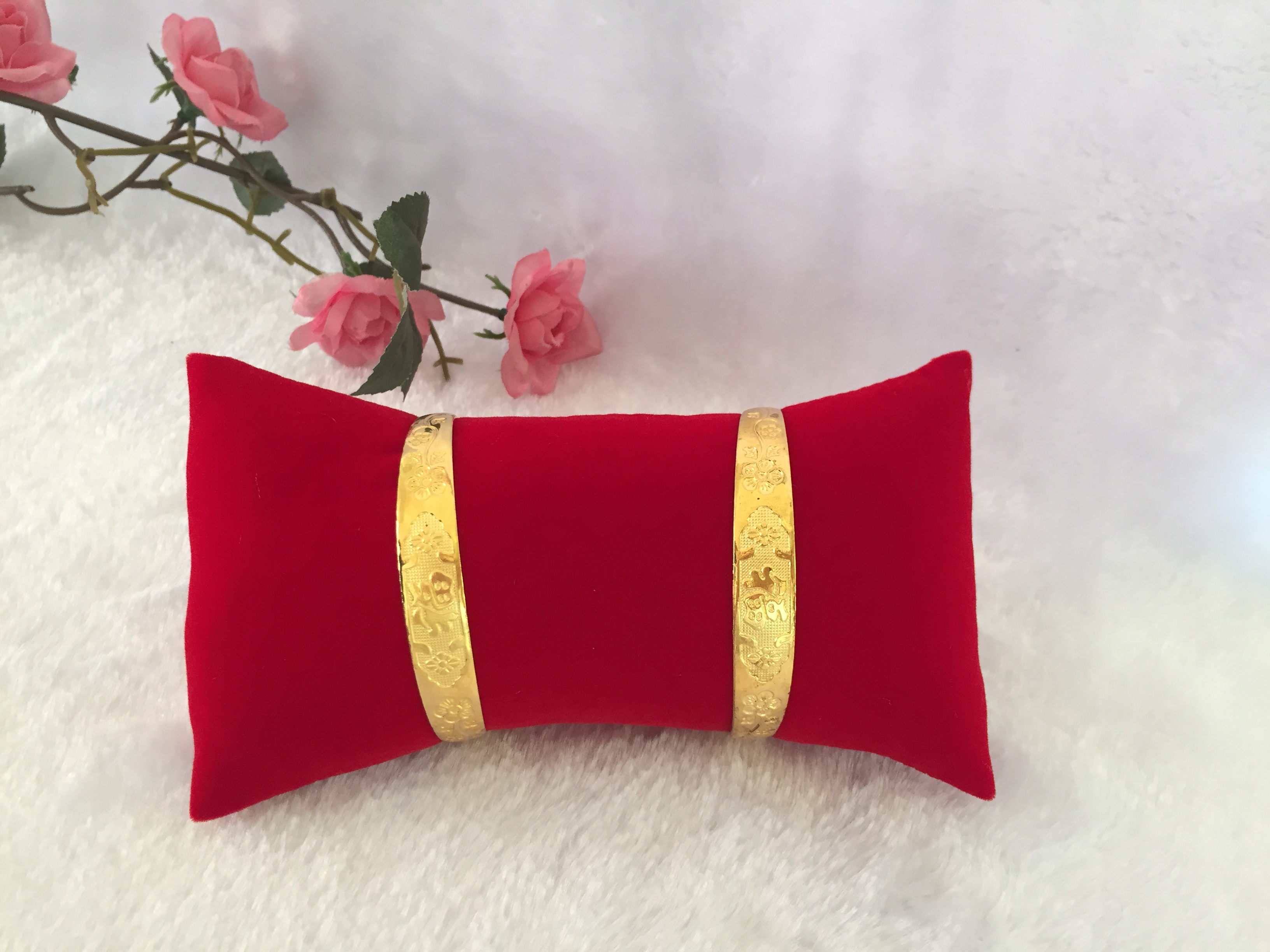 黄金手镯展示架手链收纳枕头绒布