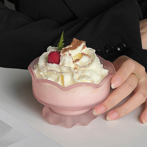 ins风花朵粉色高脚冰淇淋布丁杯