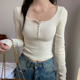 t恤女设计感低领打底衫 螺纹温柔风正肩U领长袖 上衣 纽扣短款 秋冬季
