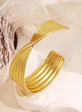NVOXS原创设计金色不对称几何开口手镯可调节手镯女防水钛钢手饰
